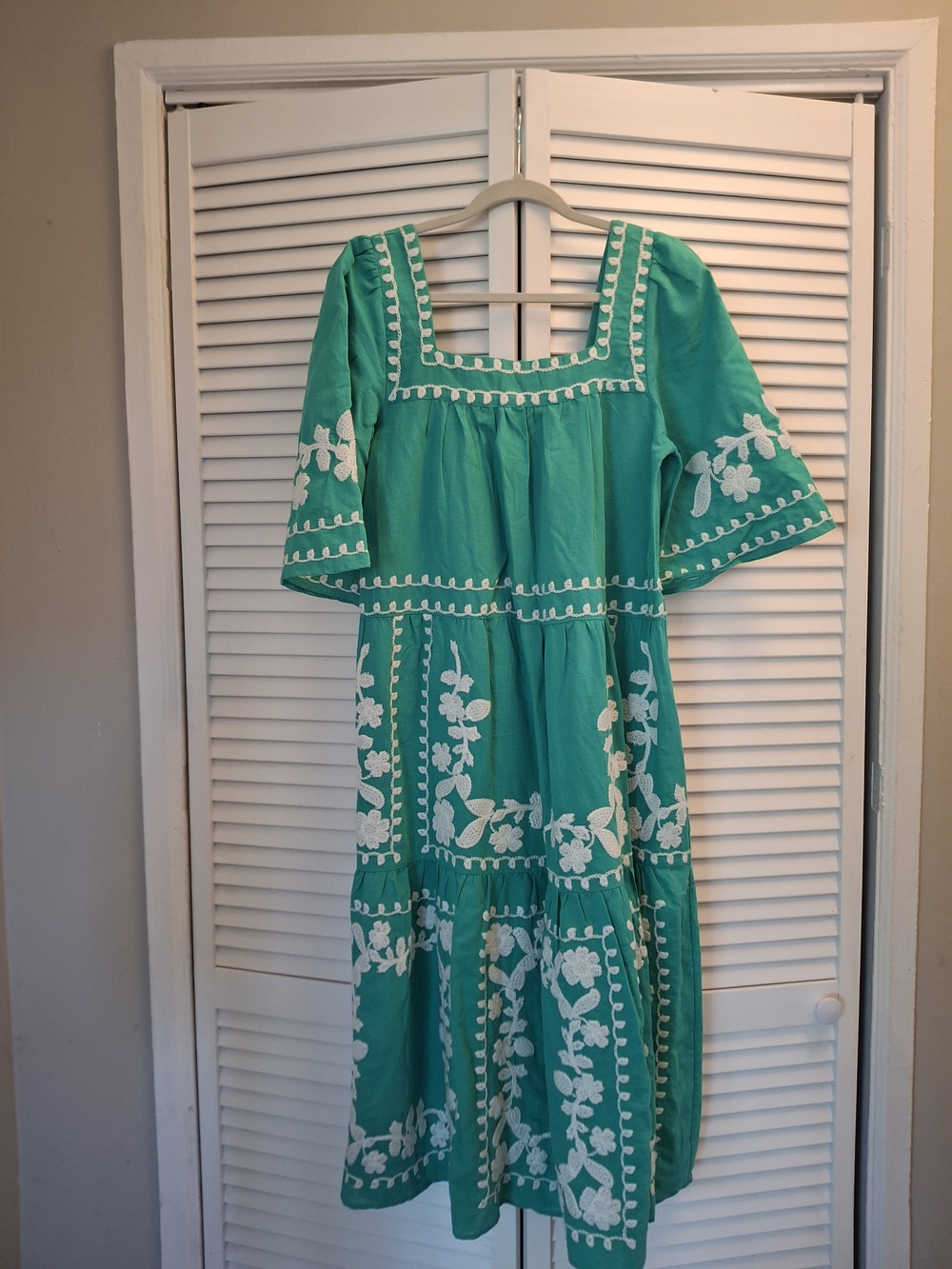 Sezane Sabinne Midi Dress with White Floral Embroidery Sz 6 NWT - Picture 2 of 3